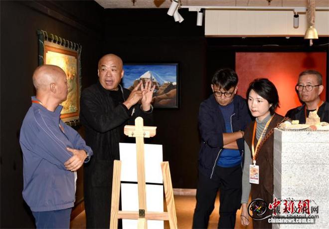 情牵雪域——陆昌进藏美术作品展”拉萨开幕2.jpg