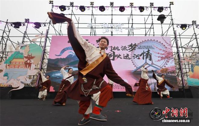西藏贡觉县主题推介活动亮相天津运河桃花节.jpg