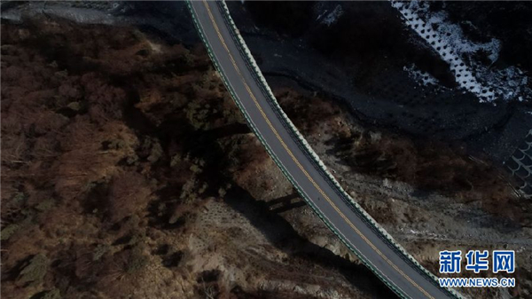 青海：“网红公路”成旅游经济新“风景”