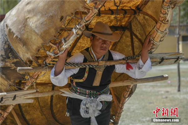 西藏唯一渔村：“牛皮船舞”的粗犷之美1.jpg