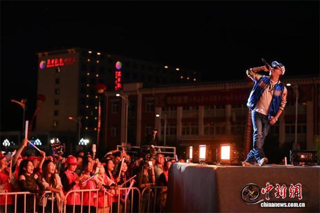甘肃扎尕那青稞音乐季启幕 首场演绎“最炫民族风”5.jpg