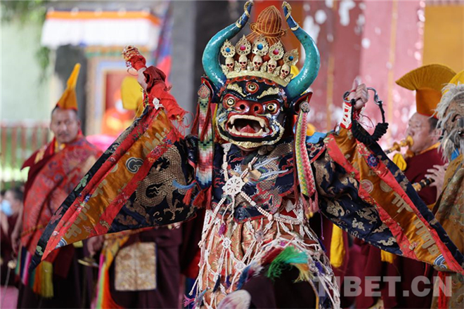 西藏自治区日喀则市扎什伦布寺举行跳神活动