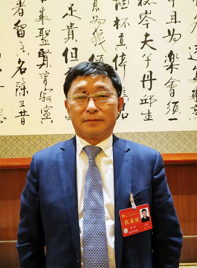 藏族作家阿来当选中国作协十届全委会副主席
