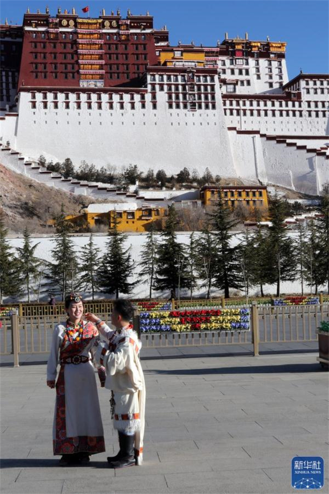西藏拉萨：布达拉宫结束“冬游”免费政策