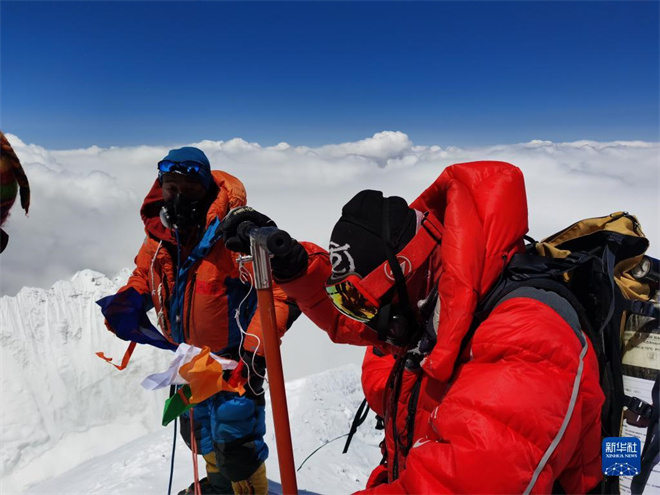 我国科考队员成功登顶珠峰 科考创造多项新纪录