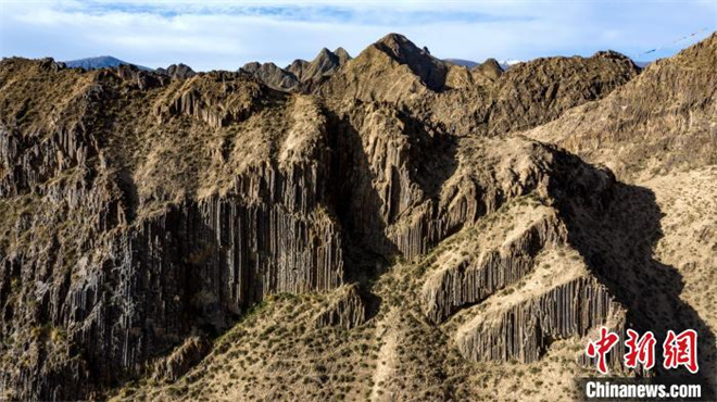 柴达木盆地火山岩柱状节理群景区投运1.jpg