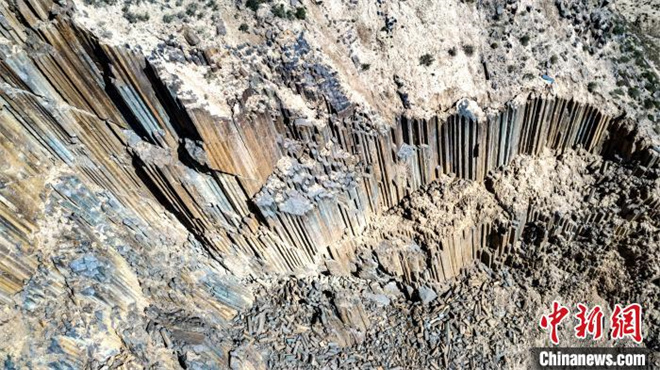 柴达木盆地火山岩柱状节理群景区投运2.jpg