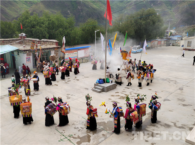 西藏山南市加查县安饶镇嘎麦村迎来望果节