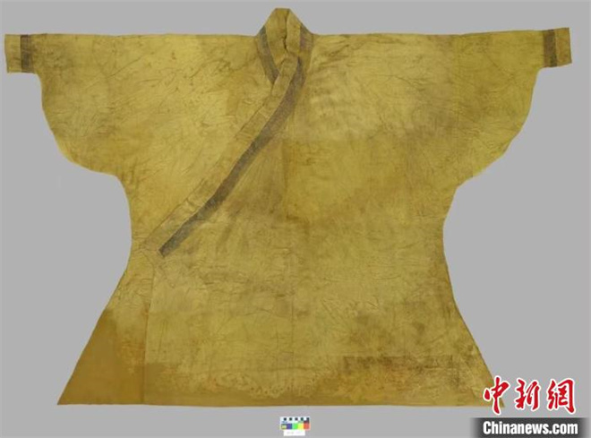 青海文物考古研究所修复出土唐元纺织品文物