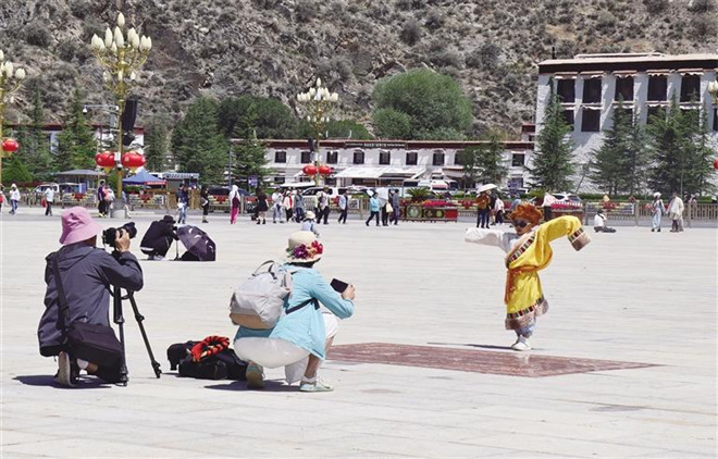 2022年上半年西藏自治区接待游客1717.4万人次