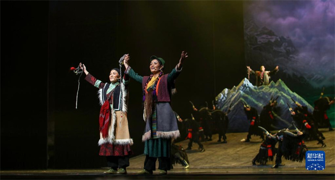 歌舞剧《天边格桑花》在西藏文化艺术节演出