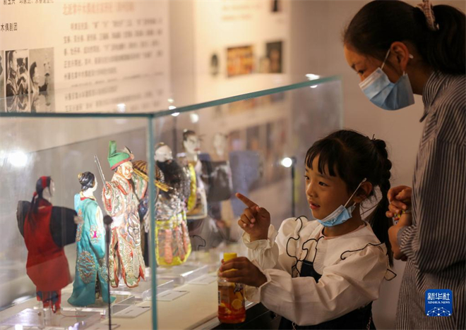 “福建黑、白瓷器和木偶艺术展”在西藏拉萨揭幕