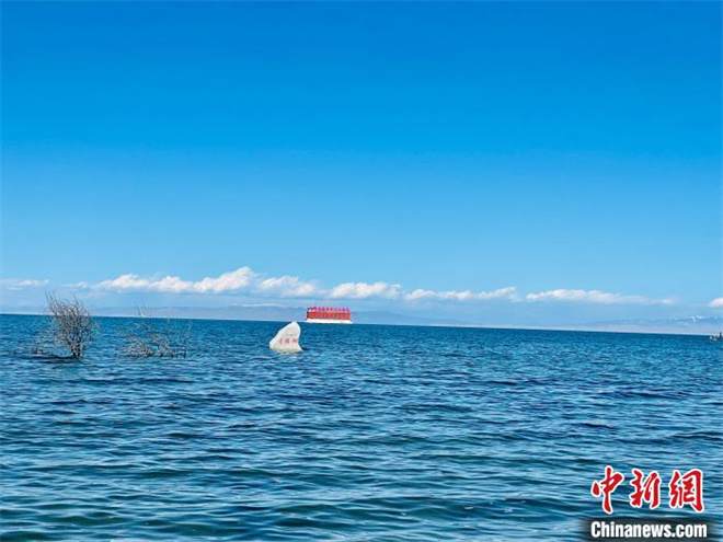 高原咸水湖青海湖实现湖面资料自动连续观测