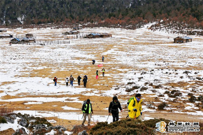 云南香格里拉：雪山徒步带你感受冰雪魅力