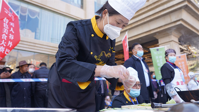 吸引游客创新招 四川省丹巴县特色美食大赛开幕