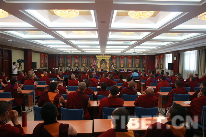 中国藏语系高级佛学院举行高级学衔班毕业典礼