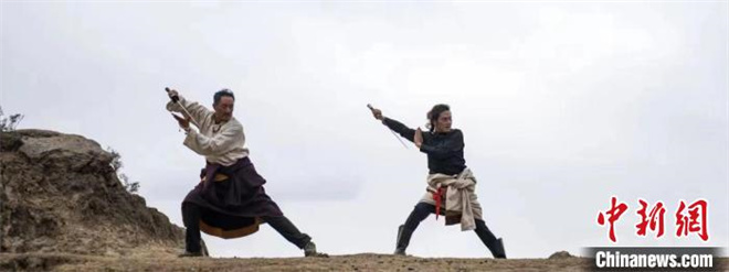 藏族题材电影《阿爸的刀》在西藏拉萨杀青