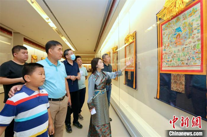 “藏韵瑰宝”藏医四部医典唐卡珍品展在天津举办