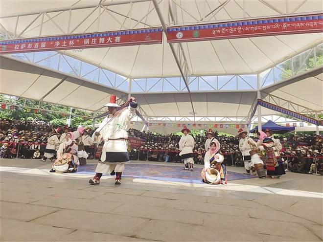 西藏拉萨市首届“净土杯”锅庄舞大赛举行