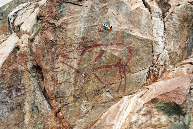四川省在甘孜州区域首次发现史前涂绘类岩画群