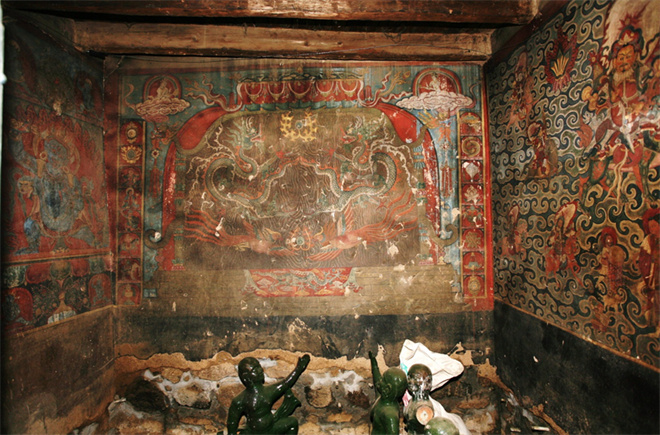 夏鲁寺护法殿龙凤御座图壁画及其元朝皇室因素