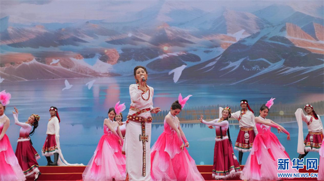 西藏山南首届思金拉错旅游民歌盛典举行