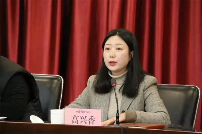 高芯香四川省民宗委古籍办三级主任科员.jpg