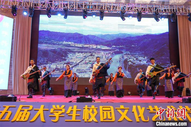 西藏自治区第五届大学生校园文化艺术节开幕