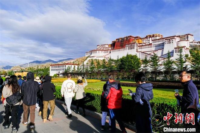 西藏2023前三季度接待游客达4966.67万人次