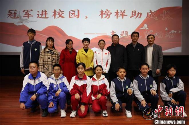 切阳什姐参加西宁“奥运冠军进校园”主题活动