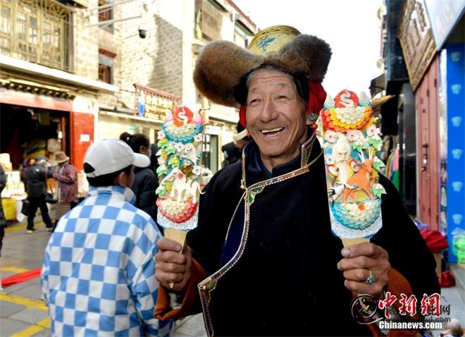 西藏拉萨：制作酥油花迎春节、藏历新年