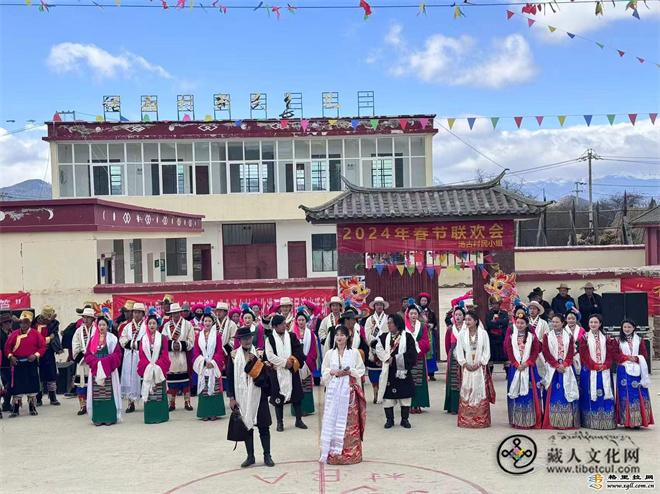 云南迪庆州民族歌舞团开展春节文化下乡活动