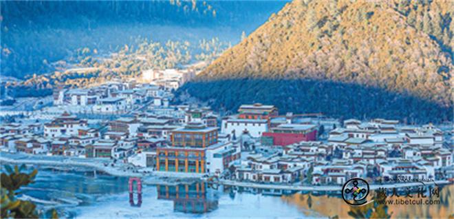 西藏自治区林芝市：高山峡谷中 村落藏林间