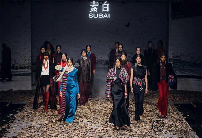 西藏元素亮相中国国际时装周 大放异彩