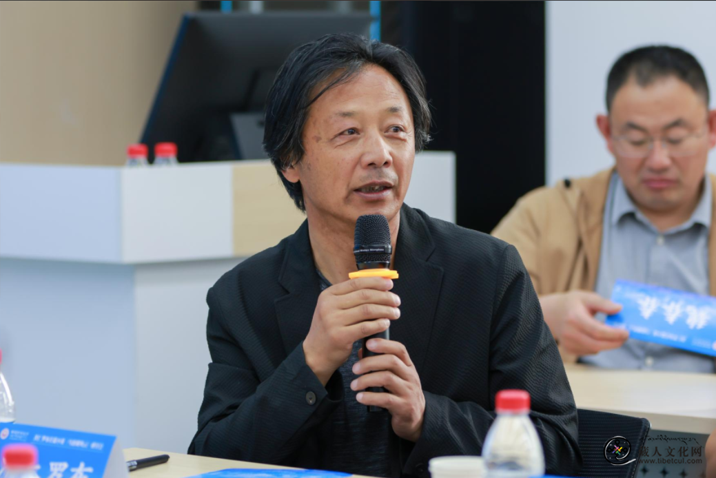 次仁罗布：以文字重构一个村庄 ——评雍措散文集《消失的故事
