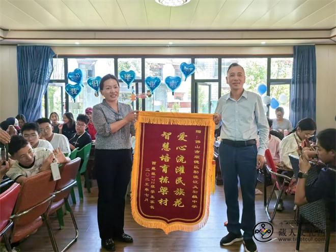 西藏拉萨：毕业歌舞致青春，哈达载情别师恩
