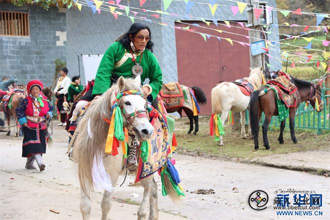 迪庆州香格里拉市尼汝村举办祭山跑马节活动