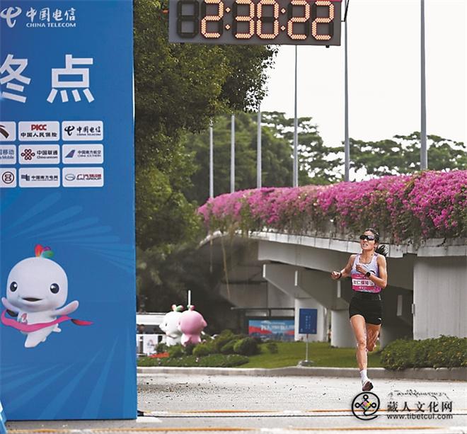西藏运动员次仁措姆夺得全运会女子马拉松银牌
