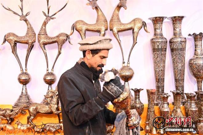 西藏山南市第45届雅砻物资交流会盛大开幕