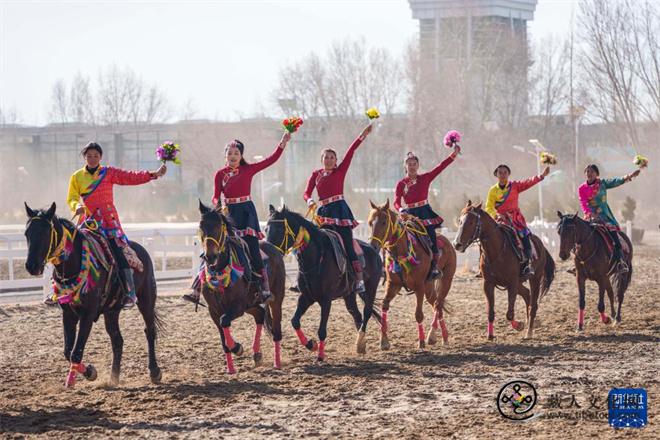 西藏拉萨举行民族传统马术表演暨民族赛马活动