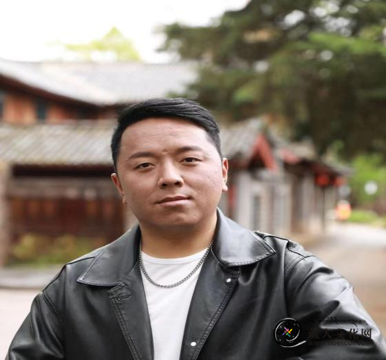 洛绒尼玛短篇小说：热斗村的山