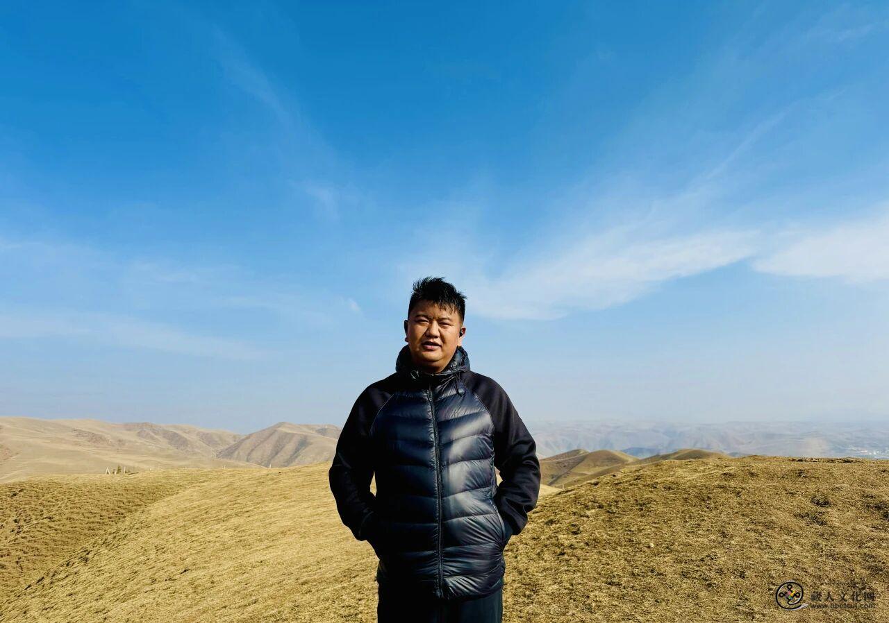 嘎代才让：微笑研究所（组诗节选）