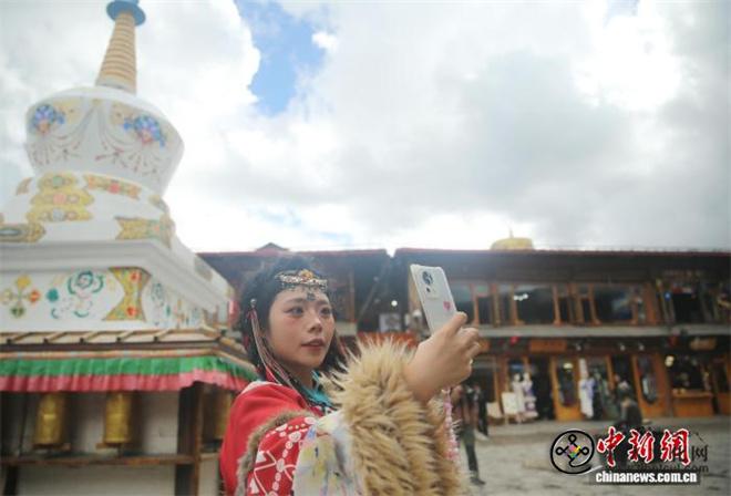 第三届“香格里拉”文旅节开幕 持续深化品牌建设2.jpg