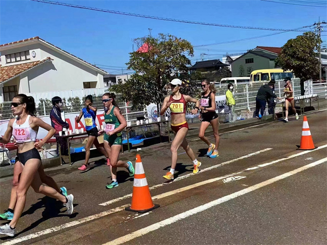 青海竞走运动员牛卓玛英吉在日本夺冠2.jpg