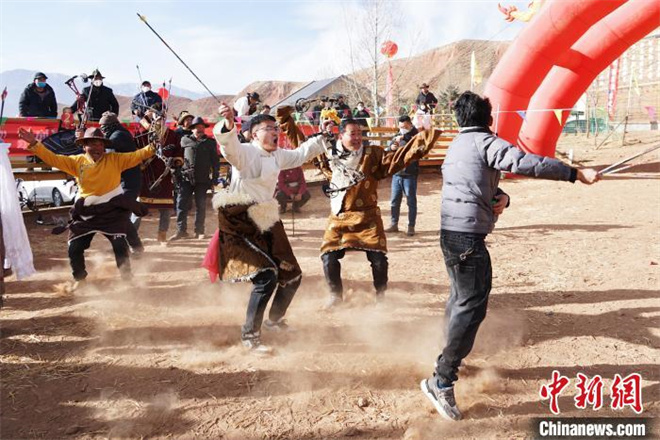 青海祁连县：藏族民众切磋箭术喜迎农历新年8.jpg