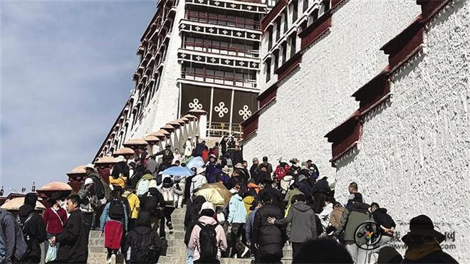 “五一”游西藏热度飙升 156.72万人次共赴雪域之约2.jpg