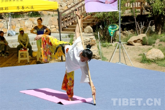 2023年西藏自治区全民健身系列活动（健身瑜伽）举行5.jpg