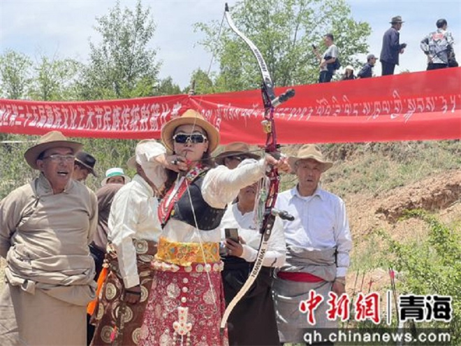 西宁地区第三十五届藏族文化艺术节开幕1.jpg