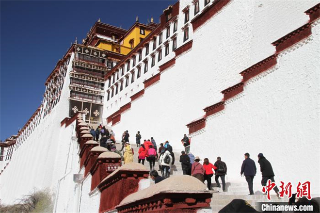 西藏今年一季度接待海内外游客255.74万人次.jpg