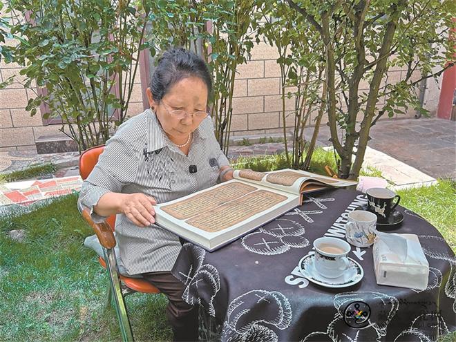 朗东·多吉卓嘎：她将尘埃里的古籍聚拢.jpg